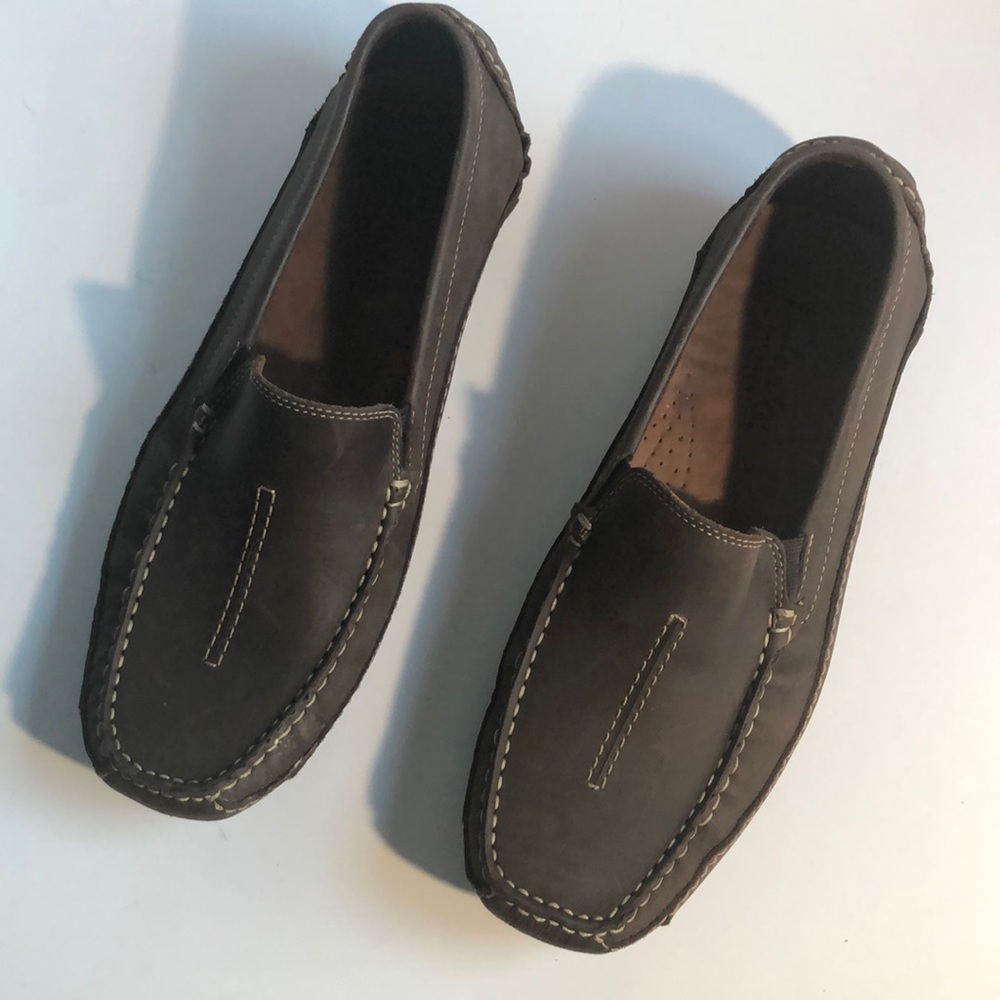 Clarks England brown leather slip on driving loafers casual men’s shoes size 10M